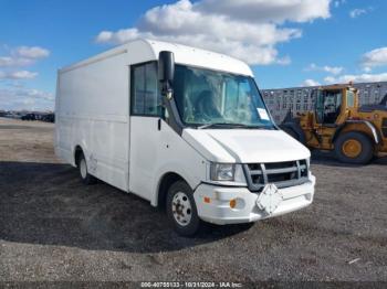  Salvage Isuzu Commercial Van