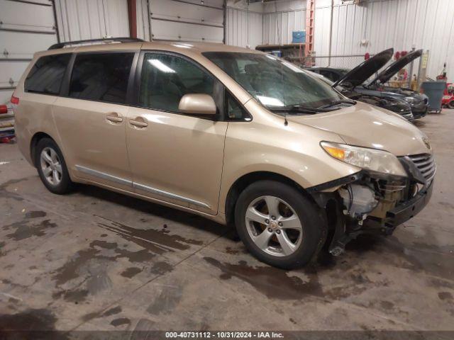  Salvage Toyota Sienna