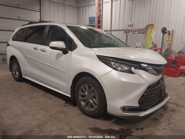  Salvage Toyota Sienna