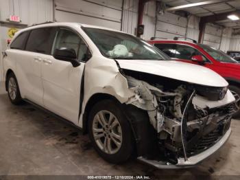  Salvage Toyota Sienna