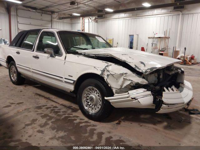  Salvage Lincoln Towncar