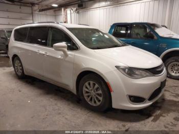  Salvage Chrysler Pacifica