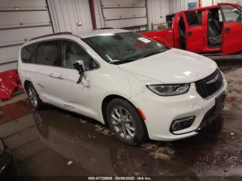  Salvage Chrysler Pacifica