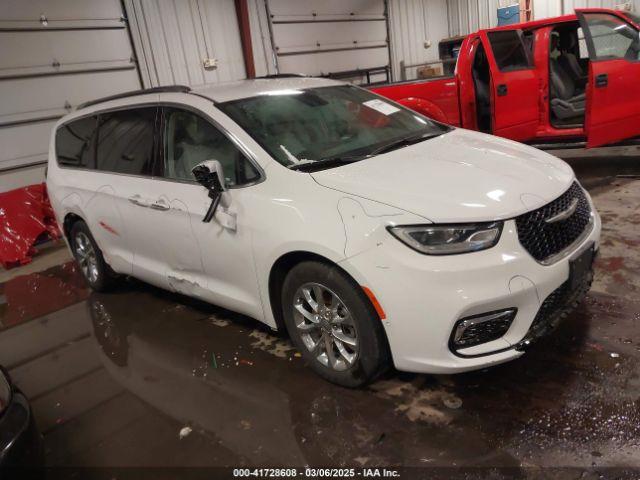  Salvage Chrysler Pacifica