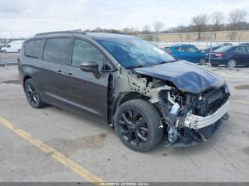  Salvage Chrysler Pacifica