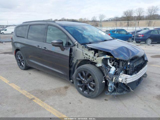  Salvage Chrysler Pacifica