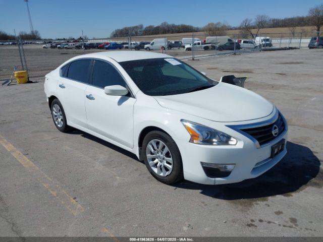  Salvage Nissan Altima