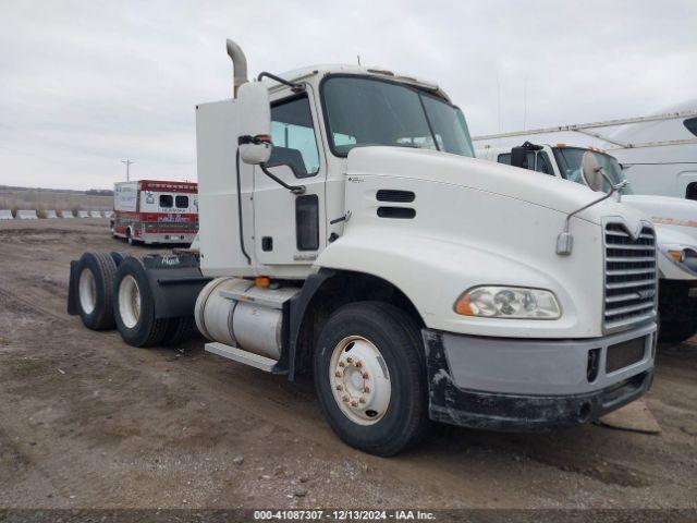  Salvage Mack Cxu613