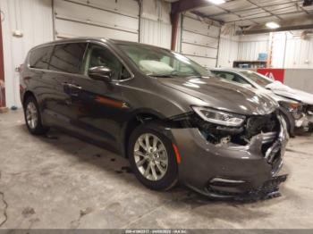  Salvage Chrysler Pacifica
