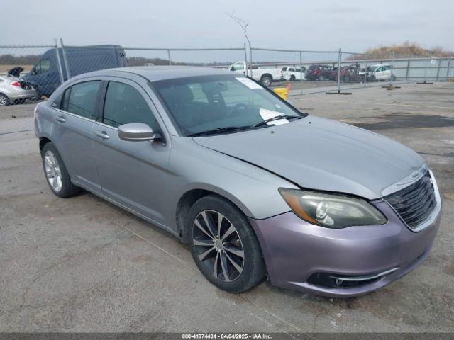  Salvage Chrysler 200