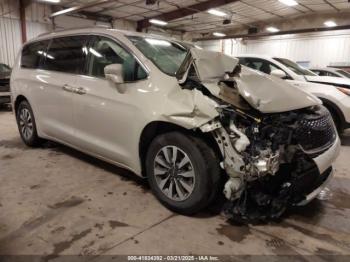  Salvage Chrysler Pacifica