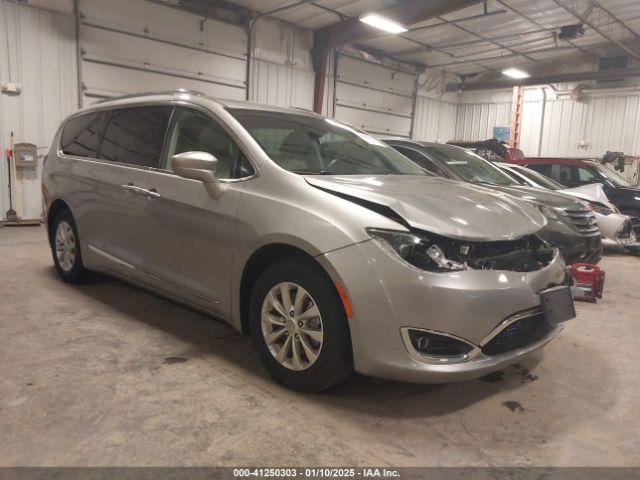  Salvage Chrysler Pacifica