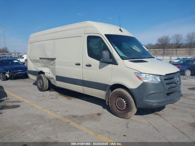  Salvage Mercedes-Benz Sprinter 2500