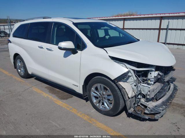  Salvage Toyota Sienna