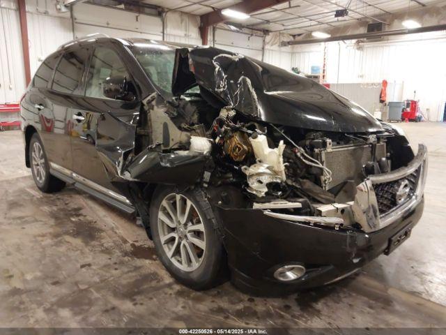  Salvage Nissan Pathfinder