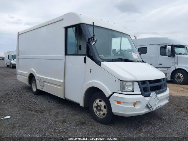  Salvage Isuzu Commercial Van