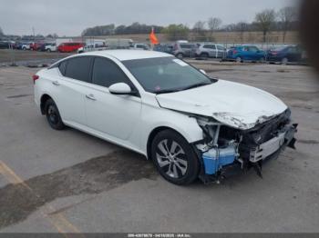  Salvage Nissan Altima