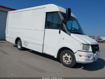  Salvage Isuzu Commercial Van