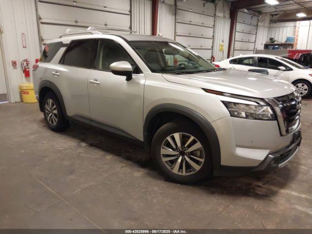  Salvage Nissan Pathfinder