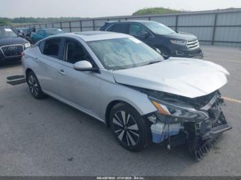  Salvage Nissan Altima