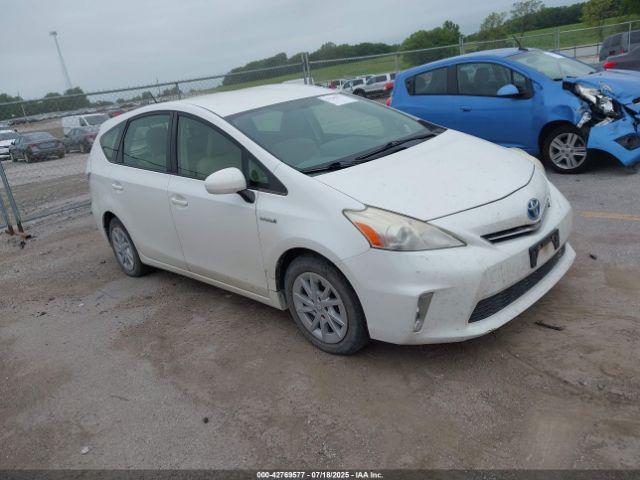  Salvage Toyota Prius v
