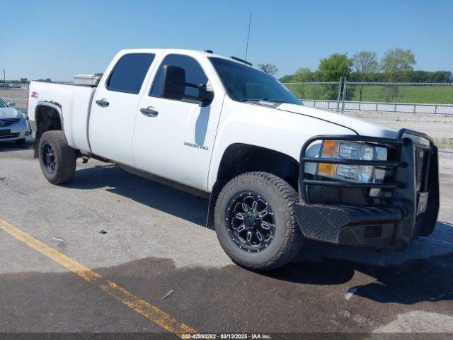  Salvage Chevrolet Silverado 2500