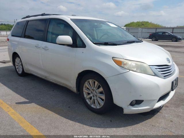  Salvage Toyota Sienna