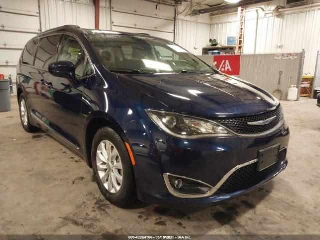  Salvage Chrysler Pacifica
