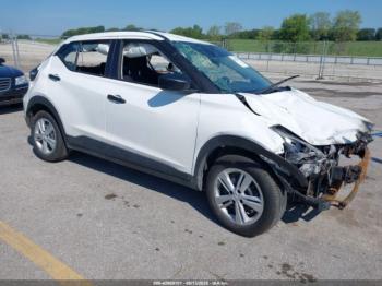  Salvage Nissan Kicks