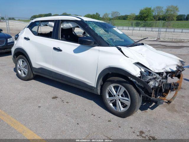  Salvage Nissan Kicks
