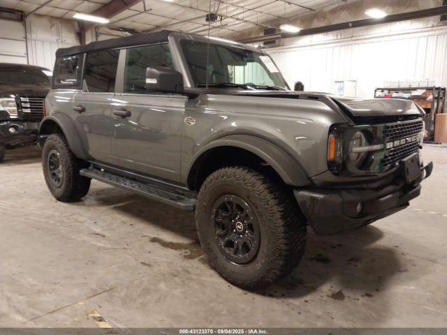  Salvage Ford Bronco