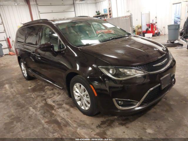  Salvage Chrysler Pacifica