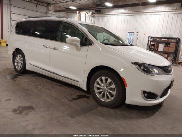  Salvage Chrysler Pacifica