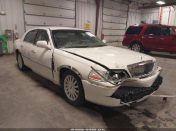  Salvage Lincoln Towncar