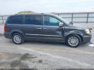 Chrysler Town & Country Limited Image 14