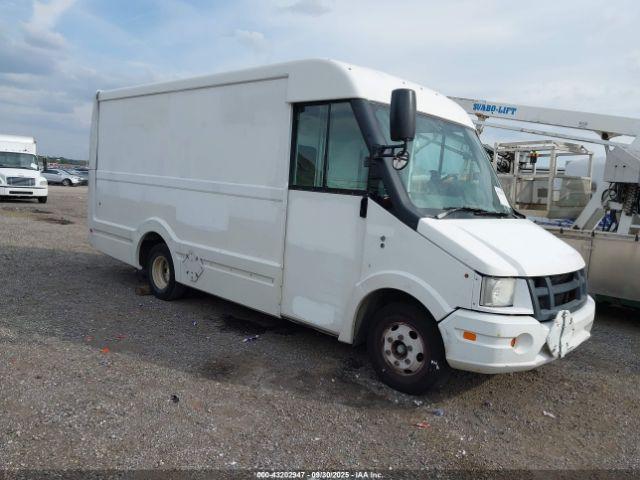  Salvage Isuzu Commercial Van