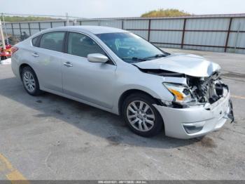  Salvage Nissan Altima