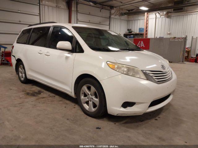  Salvage Toyota Sienna