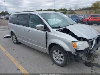  Salvage Chrysler Town & Country