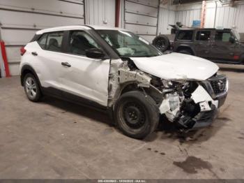 Salvage Nissan Kicks
