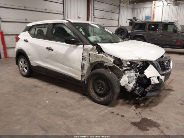  Salvage Nissan Kicks