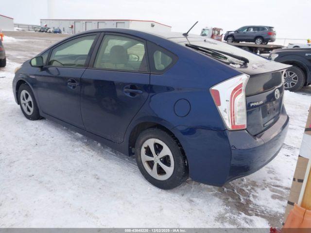 Toyota Prius Two Image 2