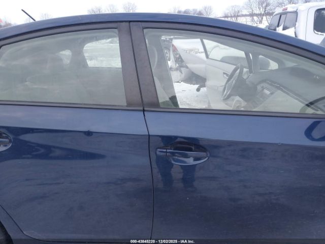 Toyota Prius Two Image 8