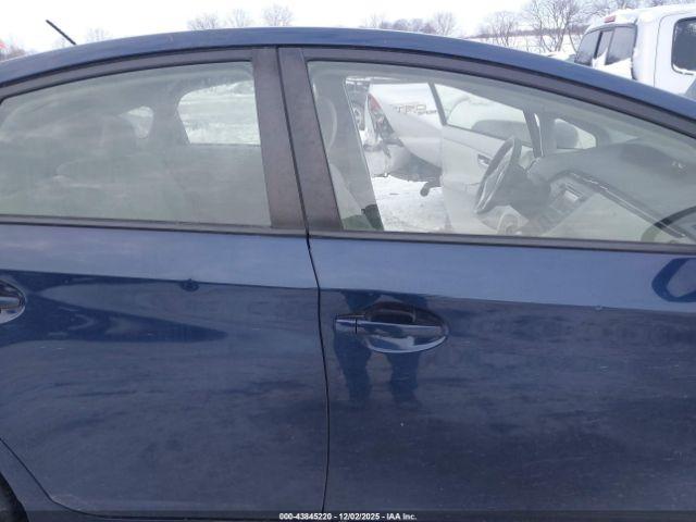 Toyota Prius Two Image 8