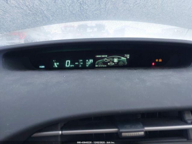 Toyota Prius Two Image 15