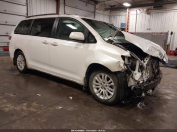  Salvage Toyota Sienna