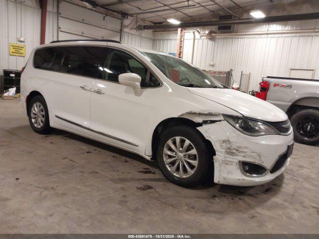  Salvage Chrysler Pacifica