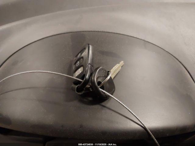 Hyundai ELANTRA Blue Image 18