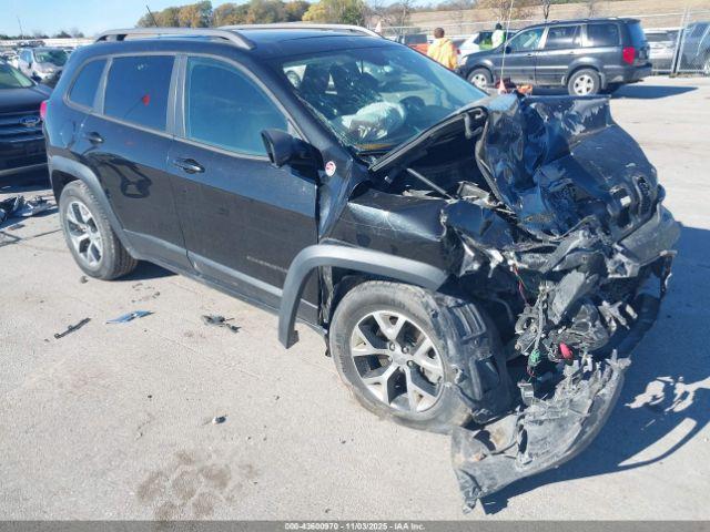  Salvage Jeep Cherokee