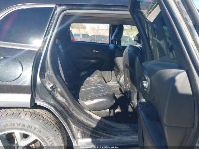 Jeep Cherokee Trailhawk Image 14